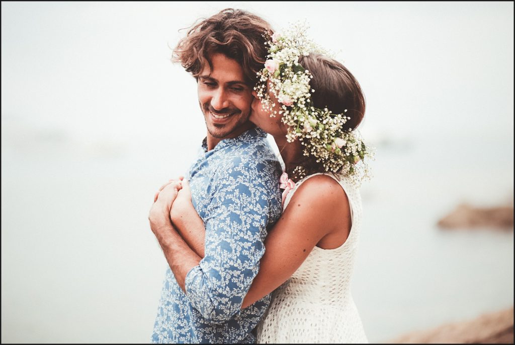 Mariage au Rayol Canadel mariés plage pramousquier baiser