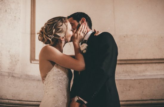 Photographe-Paris-Mariage baiser des mariés photographe oise