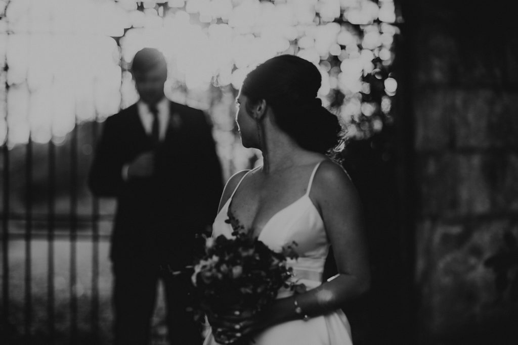 Mariage au Château de Chéronne photo de couple en noir et blanc