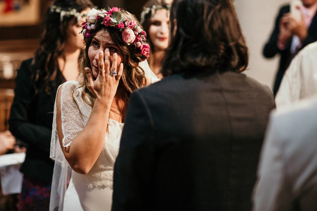 Mariage Ferme Armenon larmes de la mariée dans eglise