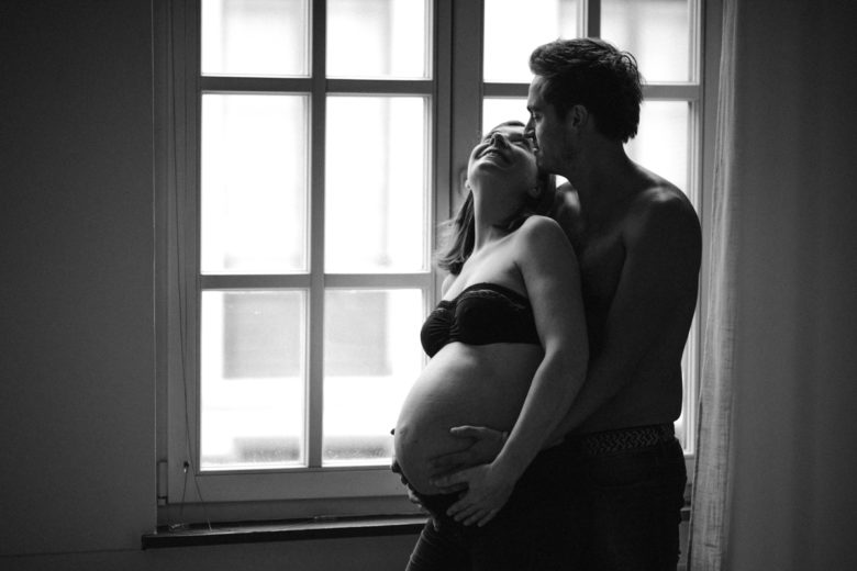 Tarif séance photo lifestyle photo de grossesse en couple à lille