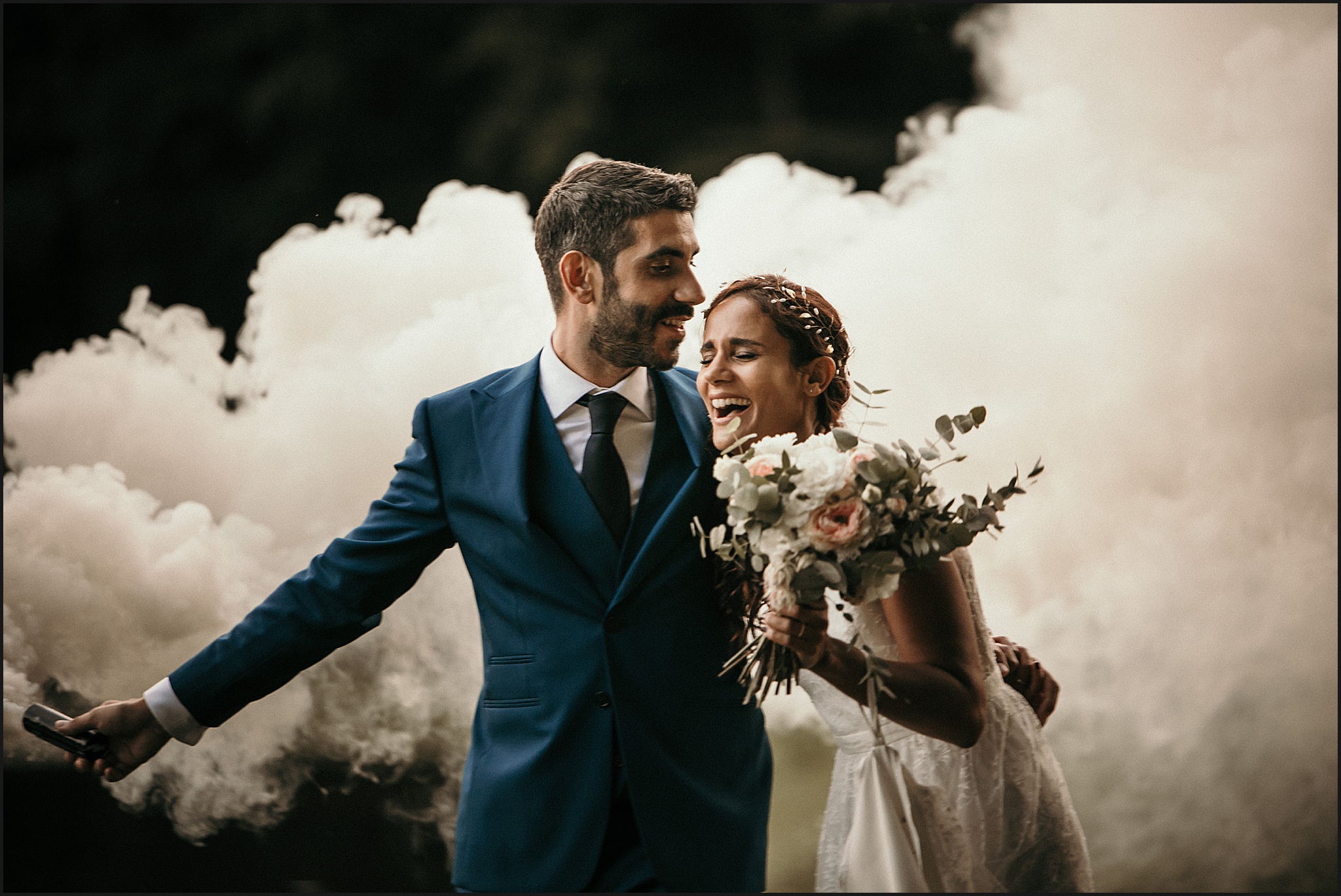 Photographe-Paris-Mariage photo de couple avec fumigènes oise
