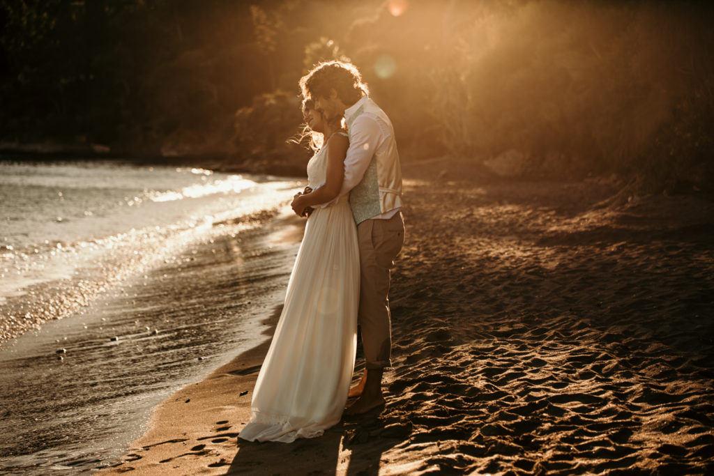 Photographe-Paris-Mariage photo de couple coucher de soleil rayol