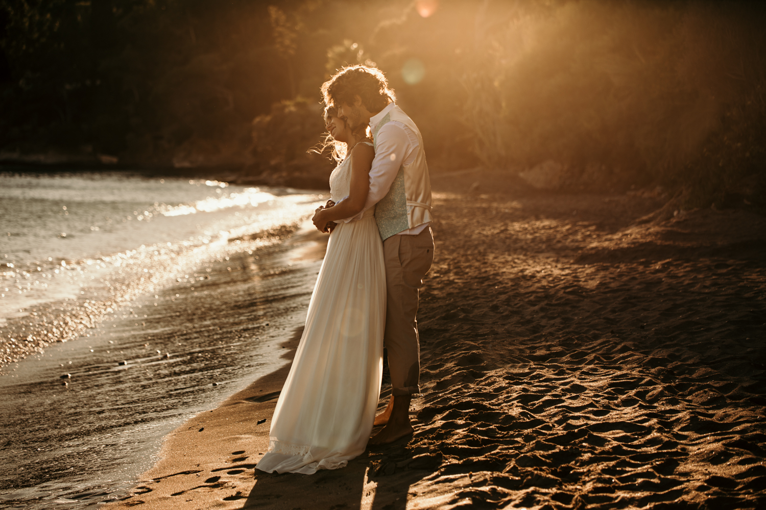 Mariage au Rayol Canadel mariés plage coucher de soleil