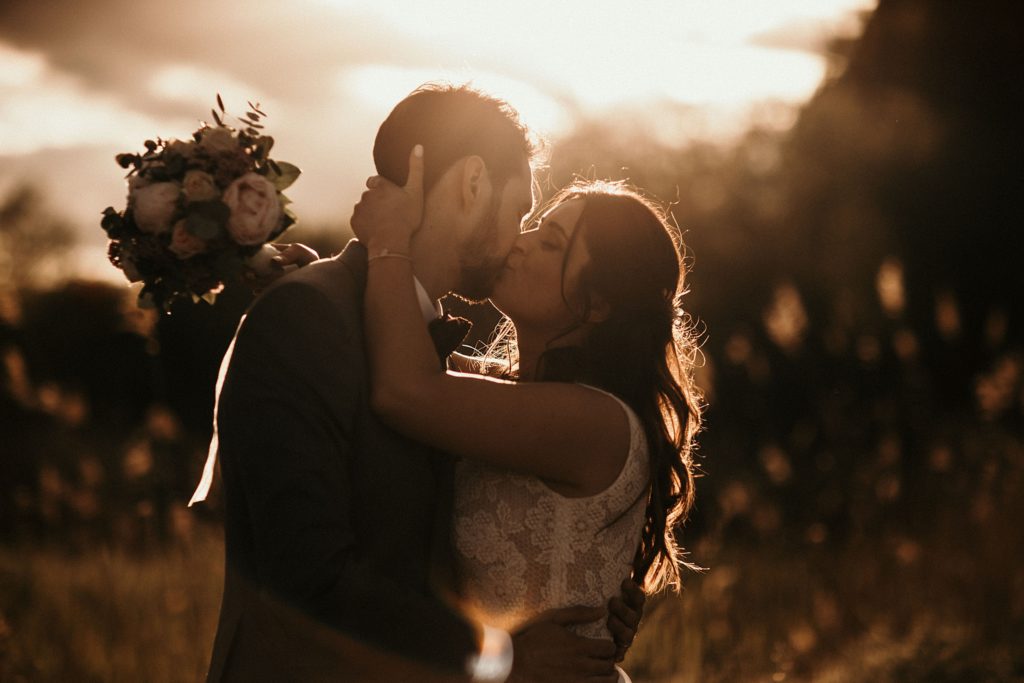 Photographe Mariage Yvelines photo des mariés au coucher de soleil